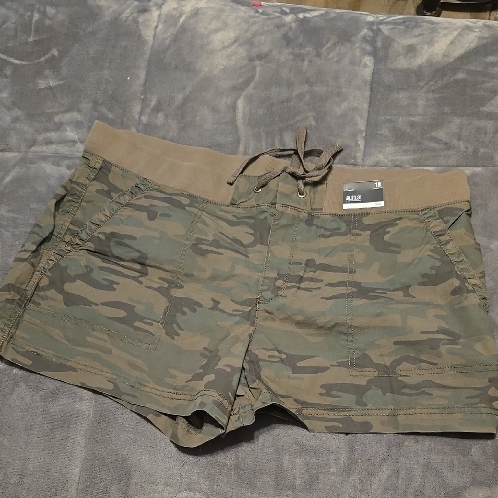 Camo Green Women's Shorts